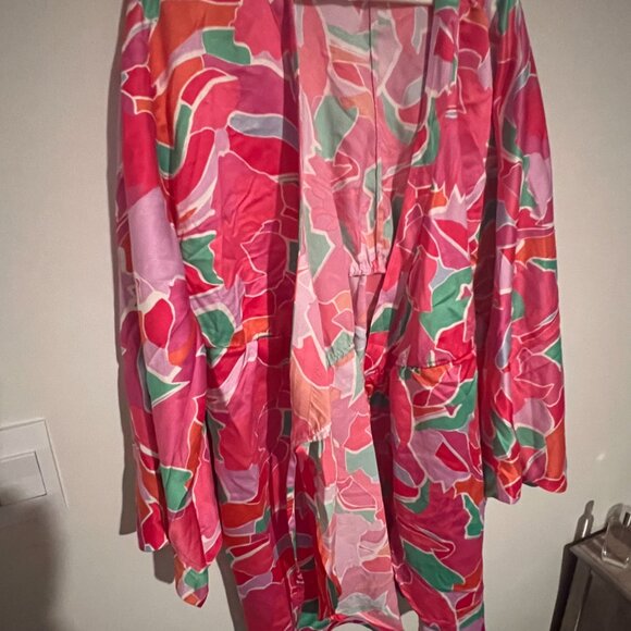 ASOS DESIGN Maternity satin wrap beach kimono with bold abstract print in pink - Picture 9 of 14